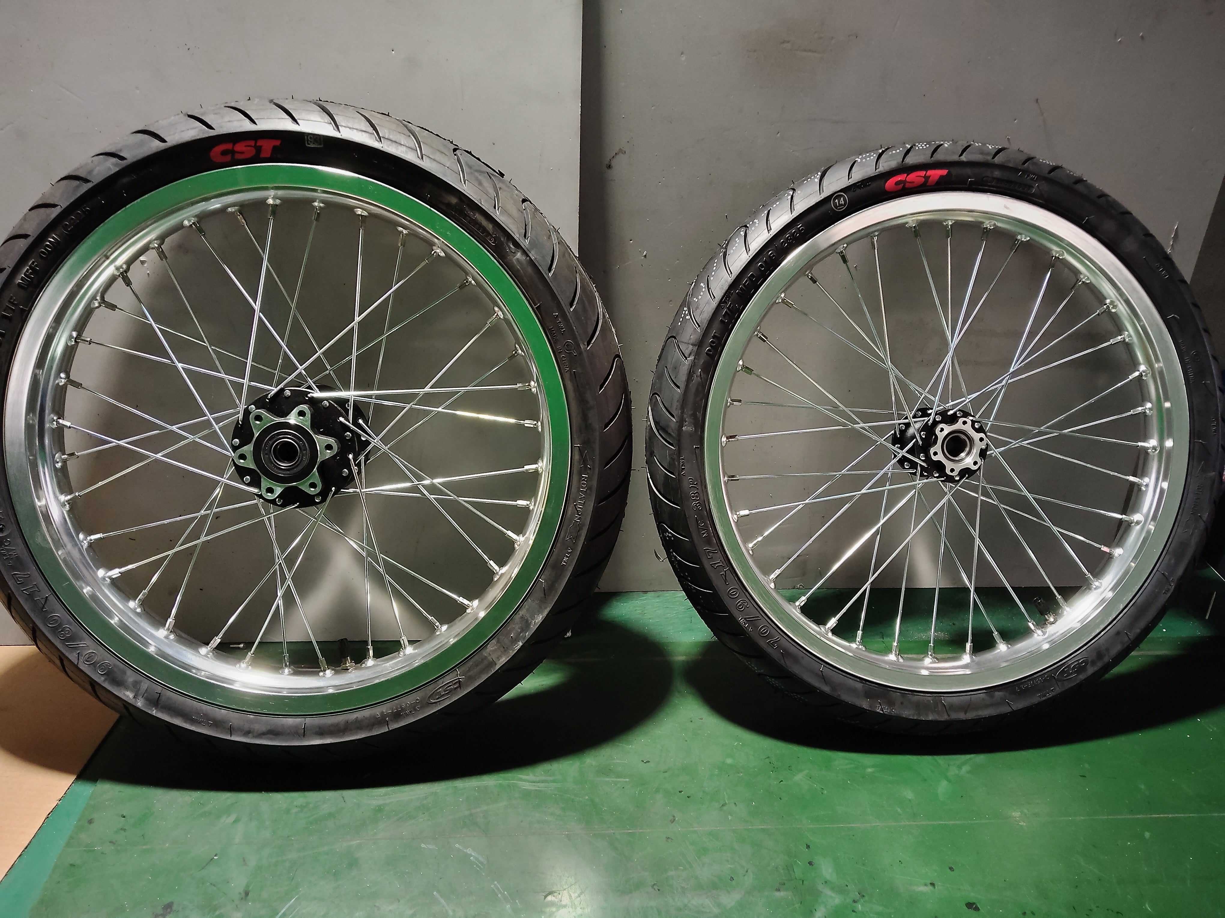 Light Bee Supermoto Wheel Set