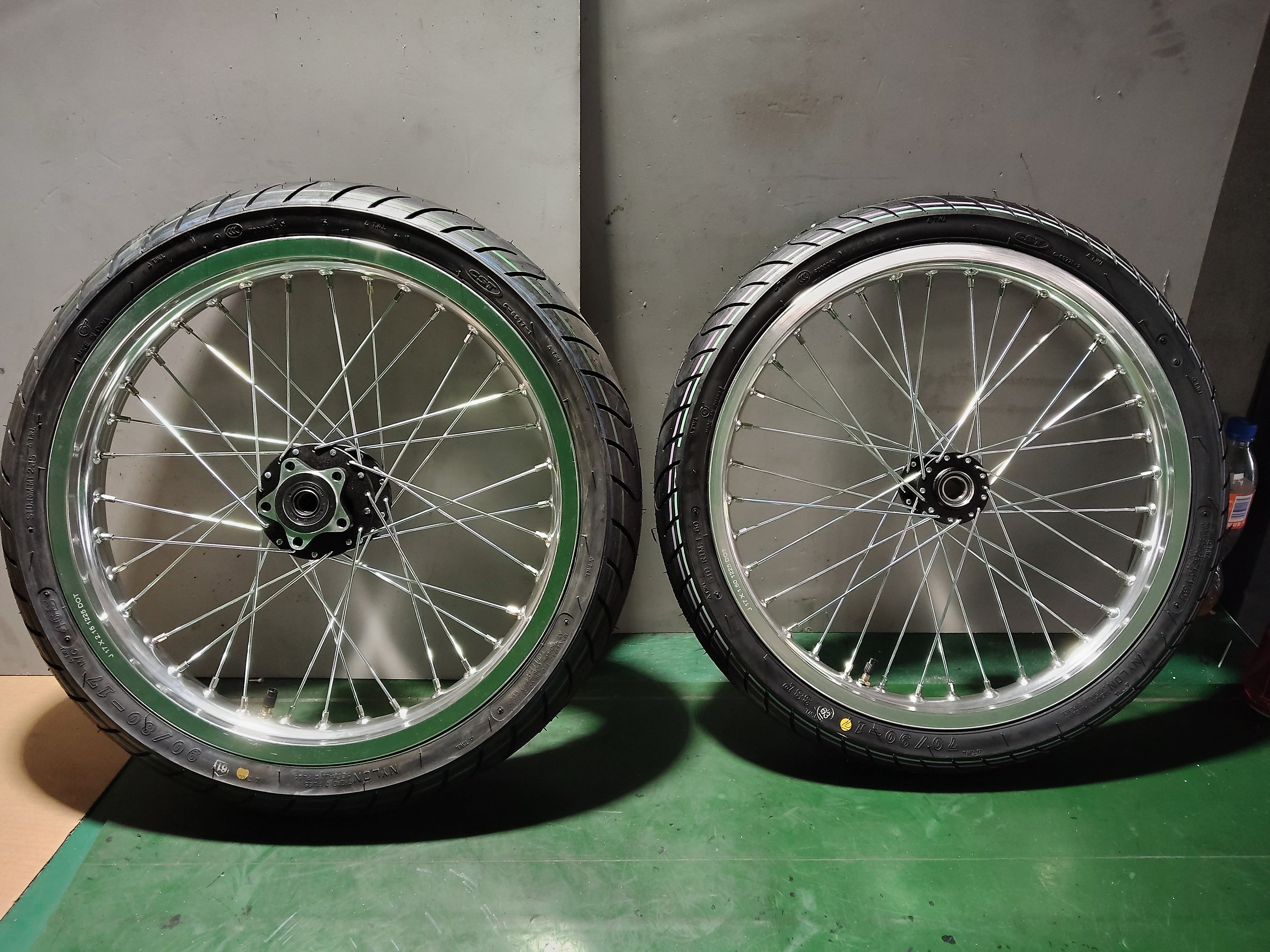 Light Bee Supermoto Wheel Set